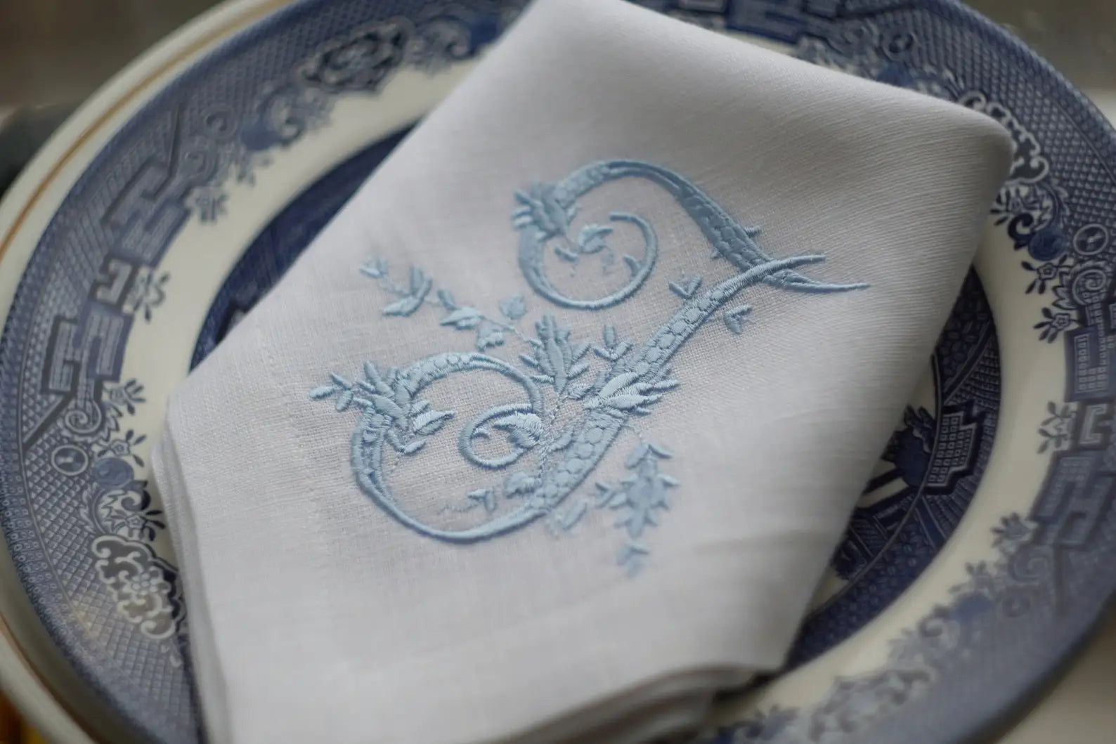 Customized Victorian Monogrammed Embroidered Dinner Napkins Placemat，Elegant Design for Wedding, Party, Gift