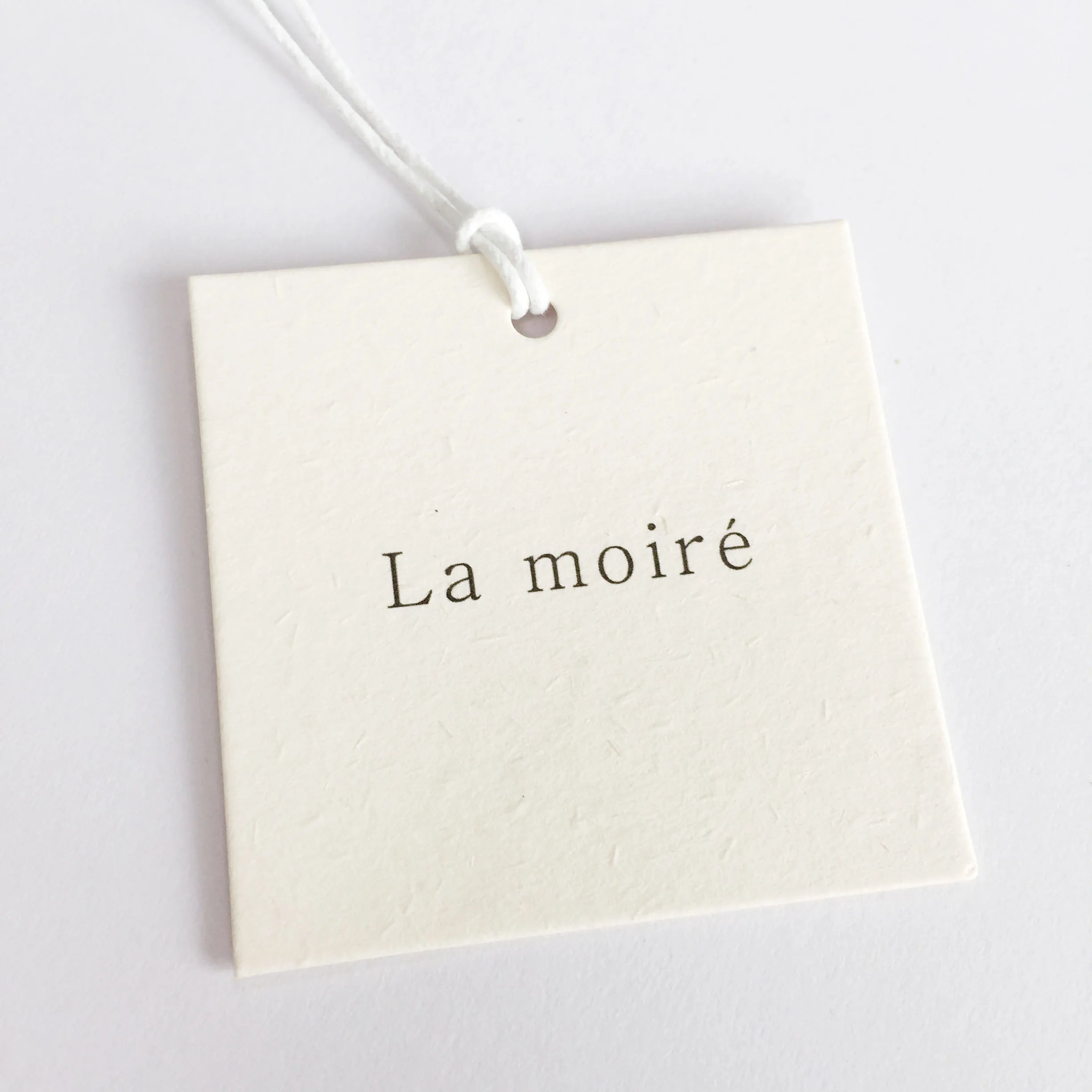 200pcs Custom Vintage Paper Hangtag Clothing Price Size Hang Tag 400g 800g Wood Paper with CMYK Logo Printing Recycled Cardboard