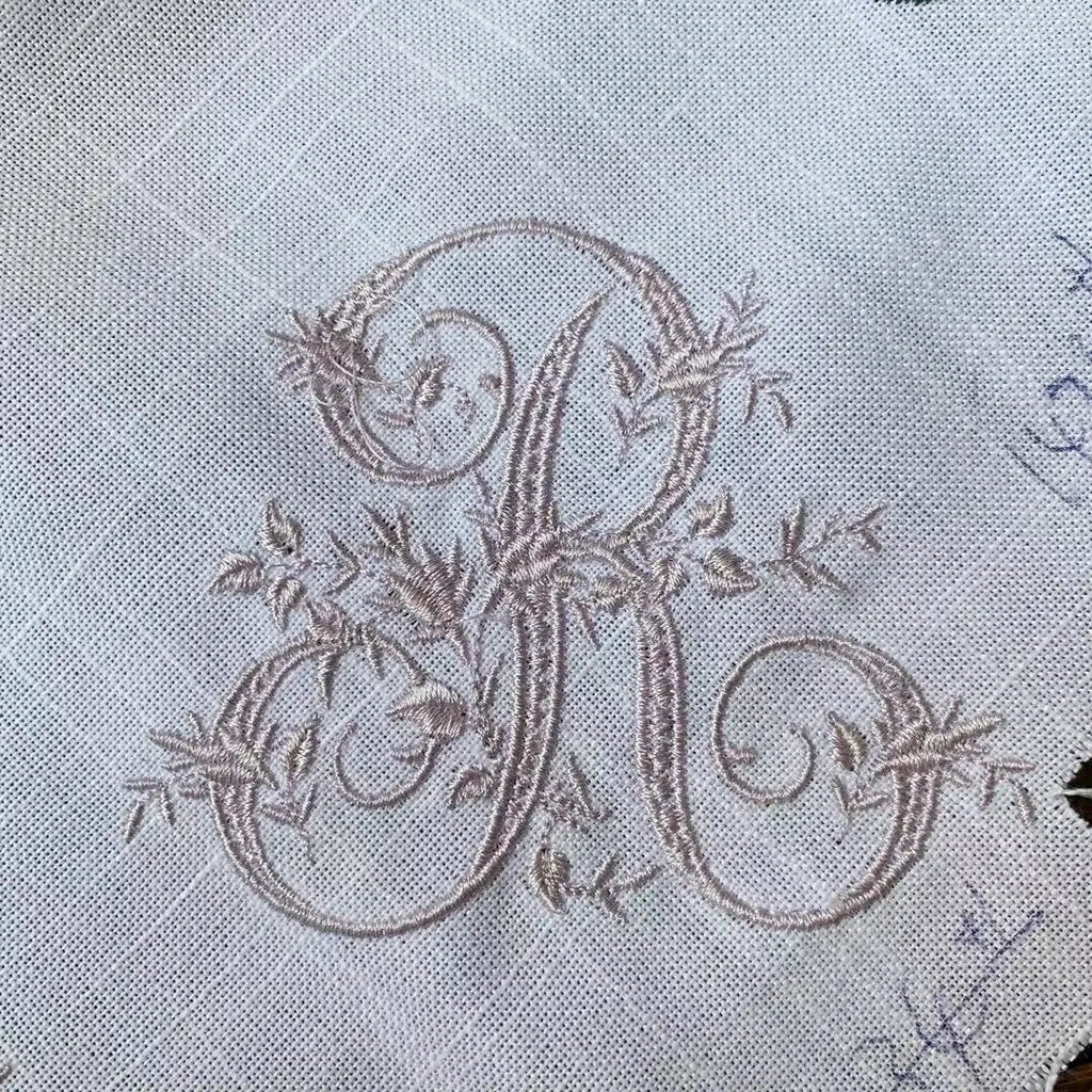 Customized Victorian Monogrammed Embroidered Dinner Napkins Placemat，Elegant Design for Wedding, Party, Gift