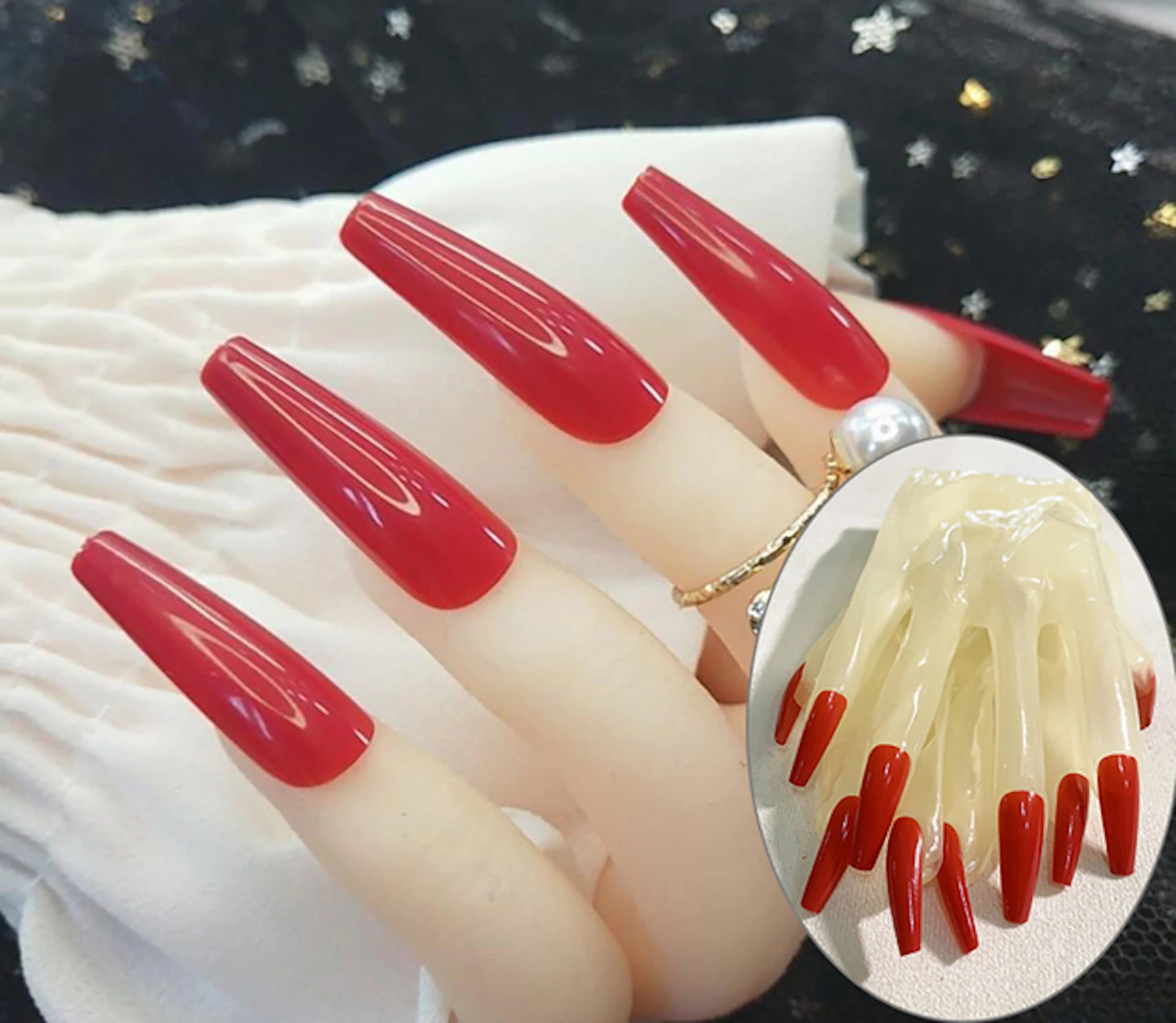 A pair of Malaysian latex material supper thin transparent shiny shiny male to female latex medium long gloves with nail service