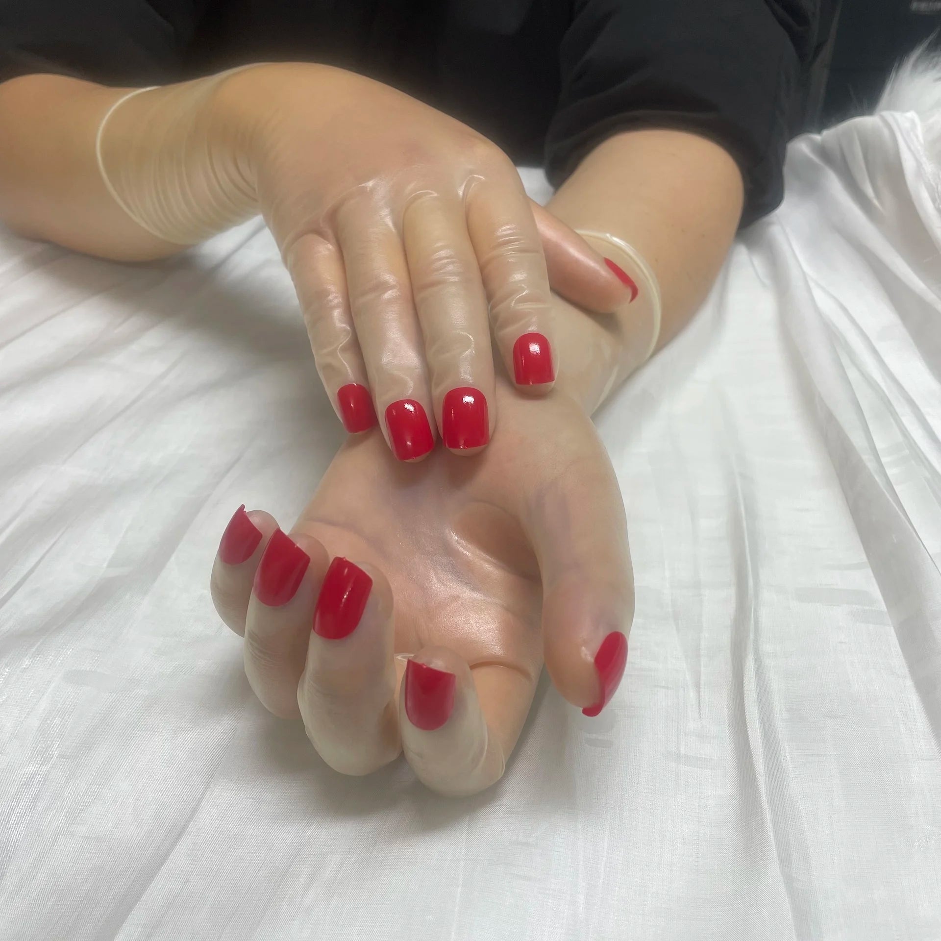 A pair of Malaysian latex material supper thin transparent shiny shiny male to female latex medium long gloves with nail service