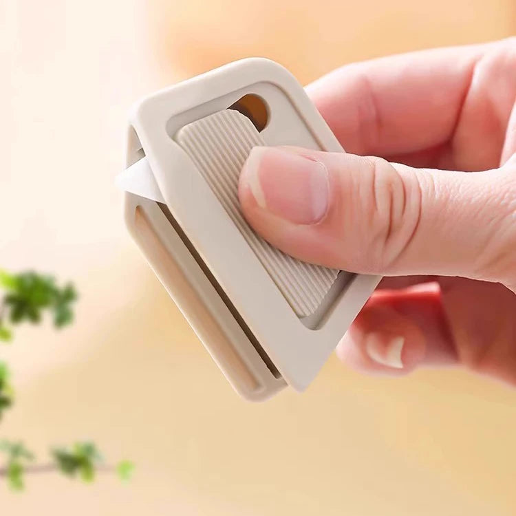 1pcs Magnetic Ceramic Box Cutter with Automatic Retractable Blade Safe Portable Letter Opener for Packaging Courier