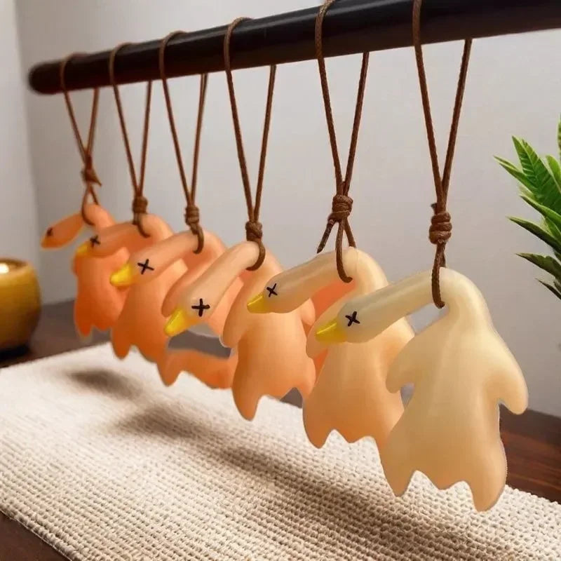 1/2pcs New Color Change Duck Keychain Fashion Funny Goose Pendants for Bag Car Keyrings Cute Cartoon UV Photochromic Key Chains