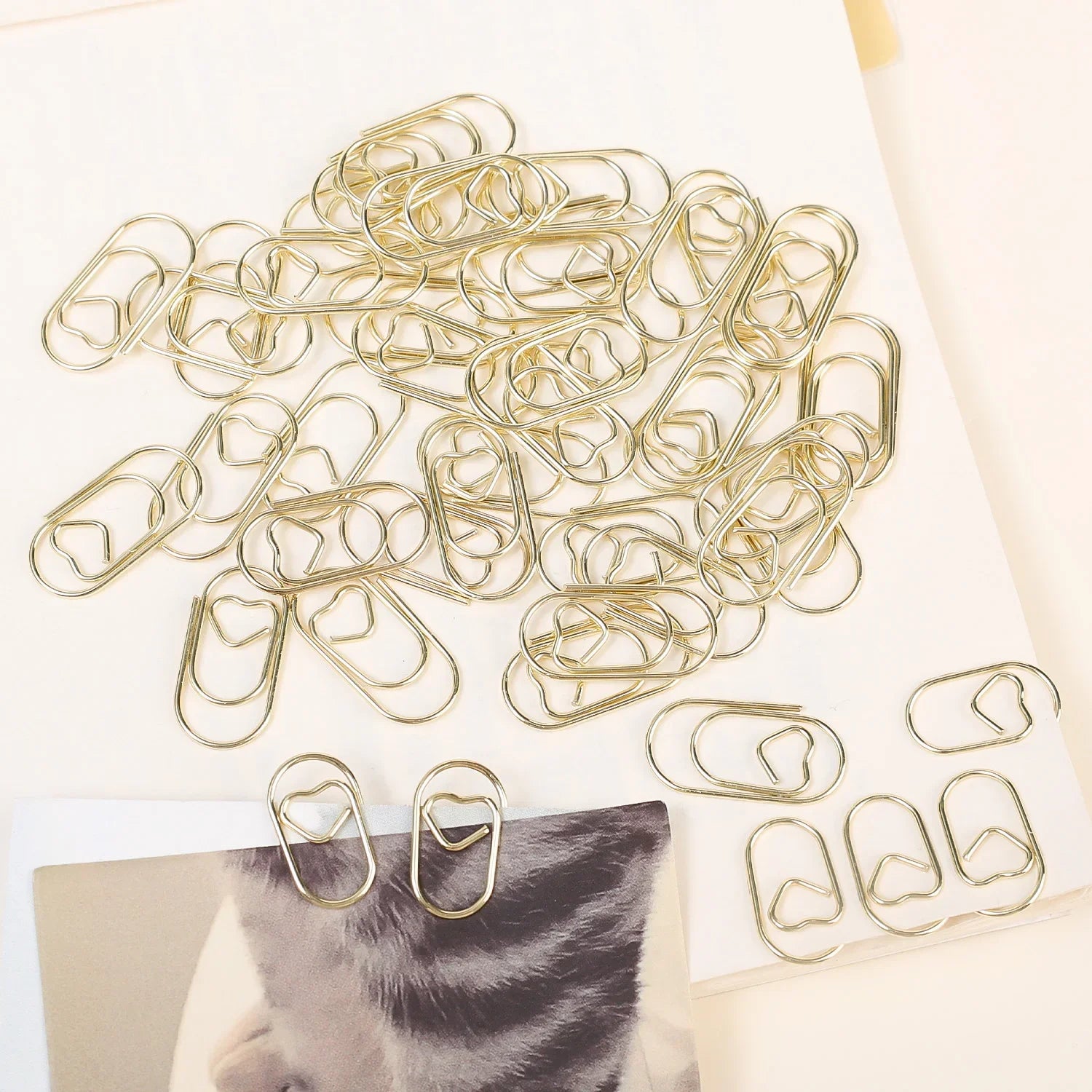 50/100Pcs 20mm Mini Metal Paper Clip Gold Heart Shape Clip Bookmark Binder Invoice PaperClips Office Supplies Student stationery