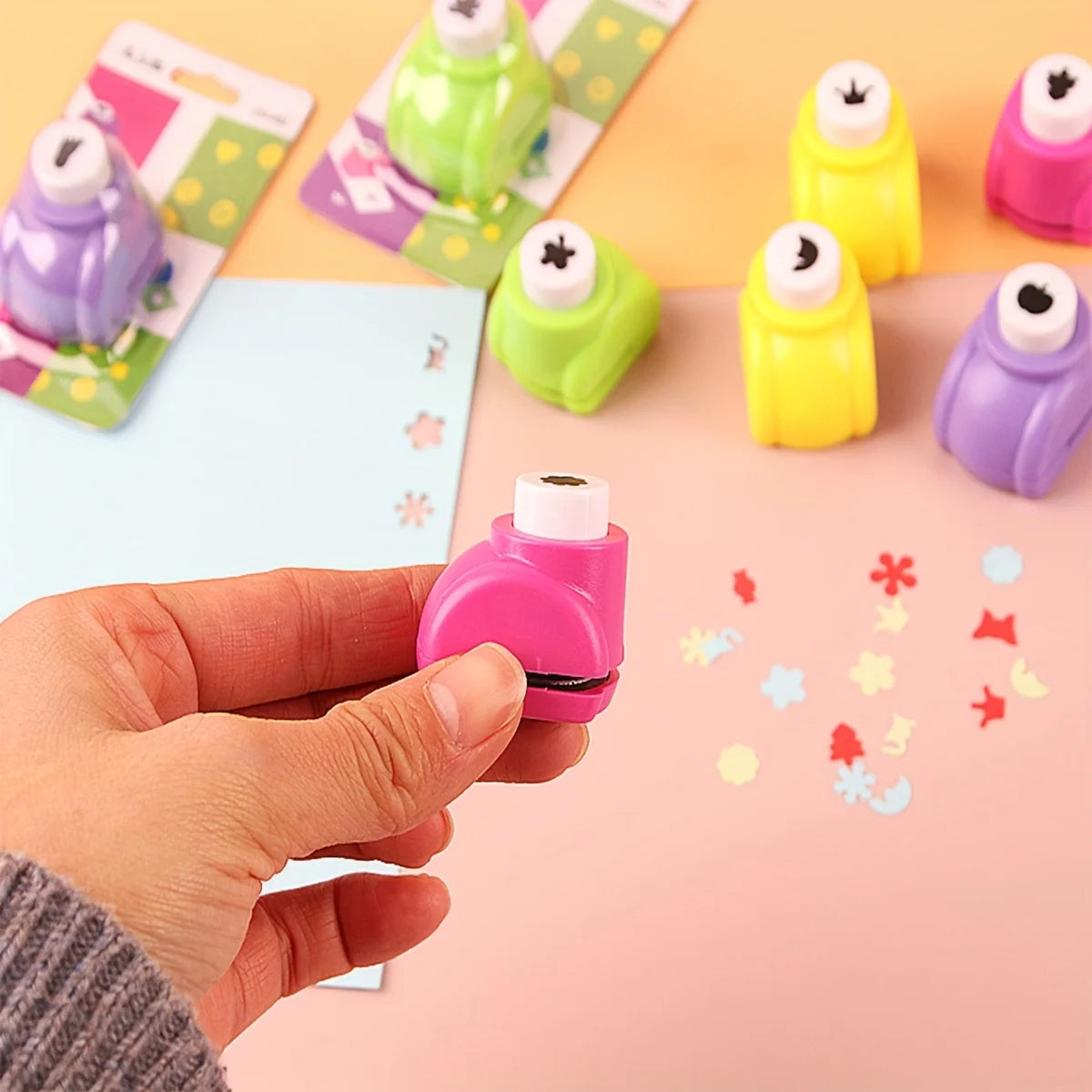 Random 10 Piece Mini Embossing Punch Set, Mixed Colors, Creative Portable Paper Craforations,t Cutting and Embossing Tools for D