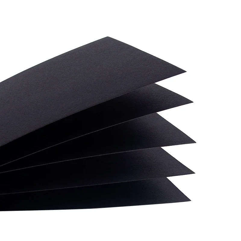 150 sheets of A4 semi-transparent tracing paper, suitable for painting, calligraphy, oil painting, and printing.