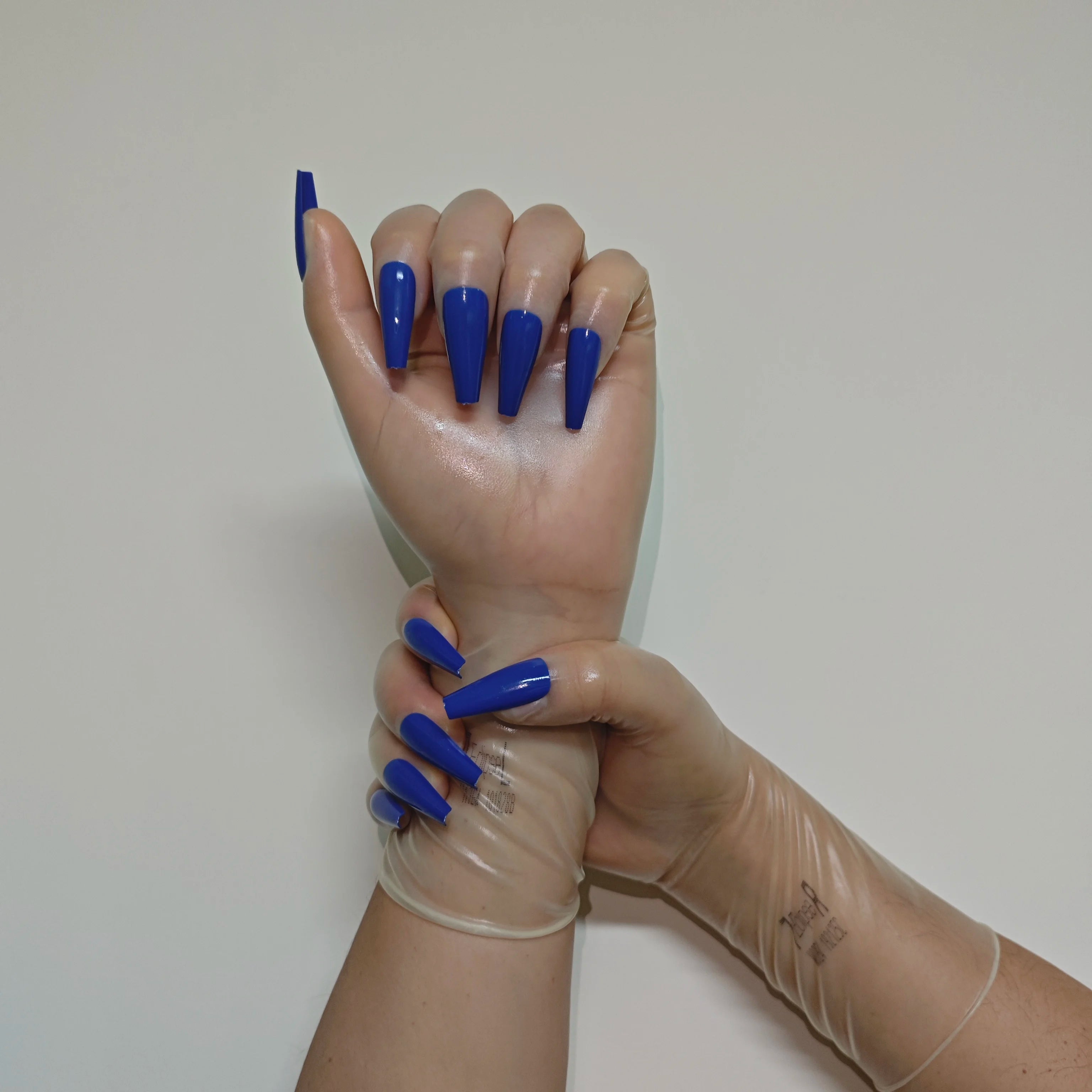 A pair of Malaysian latex material supper thin transparent shiny shiny male to female latex medium long gloves with nail service