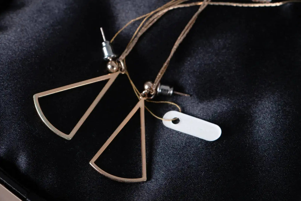 Pre-strung Jewelry Paper Tags, Pears Jewels Ring Packaging Label Price Tag,Gift Hang Tag, Watch Small String Tags