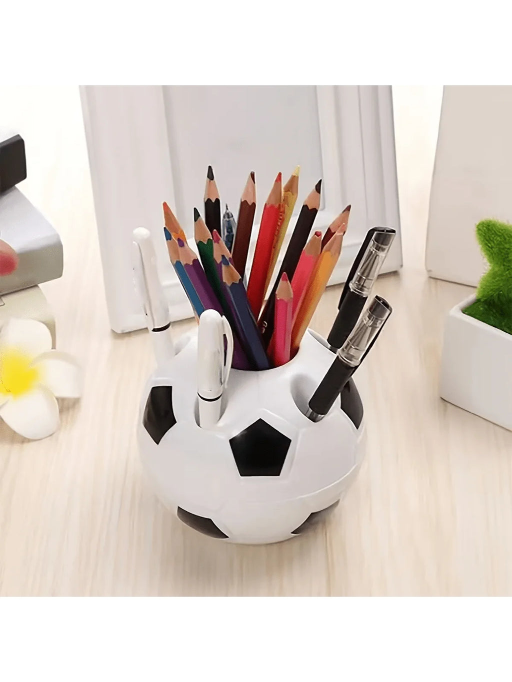 1 Piece of Creative Football-Shaped Pen Holder, Multifunctional Student Office Plastic Pen Holder, Football Pen Holder, Student Pen Holder, Plastic Storage Pen Holder, Room Decoration, Storage, Office Decoration, Back-To-Scho