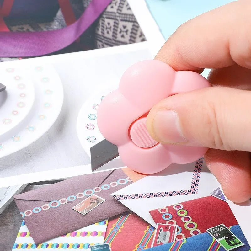 Lovely Flowers Portable Utility Knife Paper Cutter Cutting Paper Razor Blade Letter Envelope Opener Knife Office Stationery