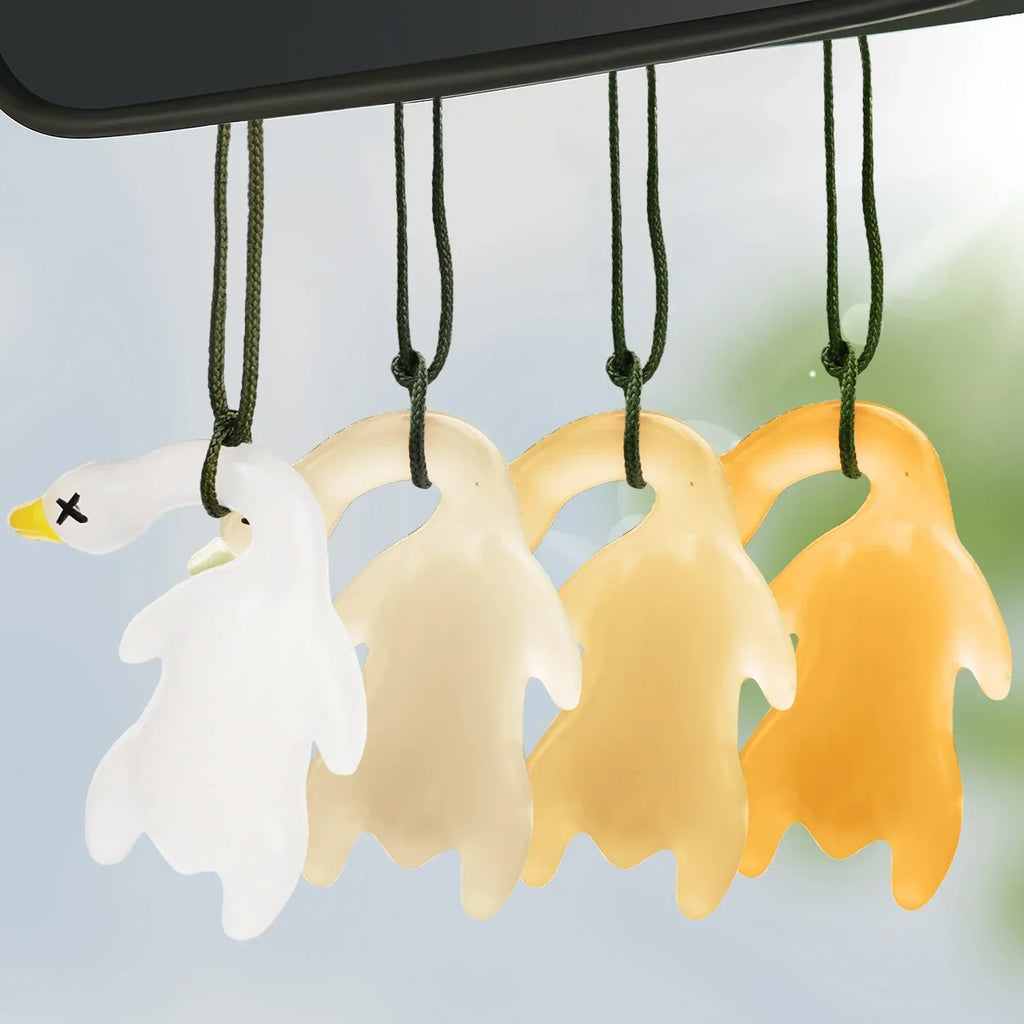1/2pcs New Color Change Duck Keychain Fashion Funny Goose Pendants for Bag Car Keyrings Cute Cartoon UV Photochromic Key Chains