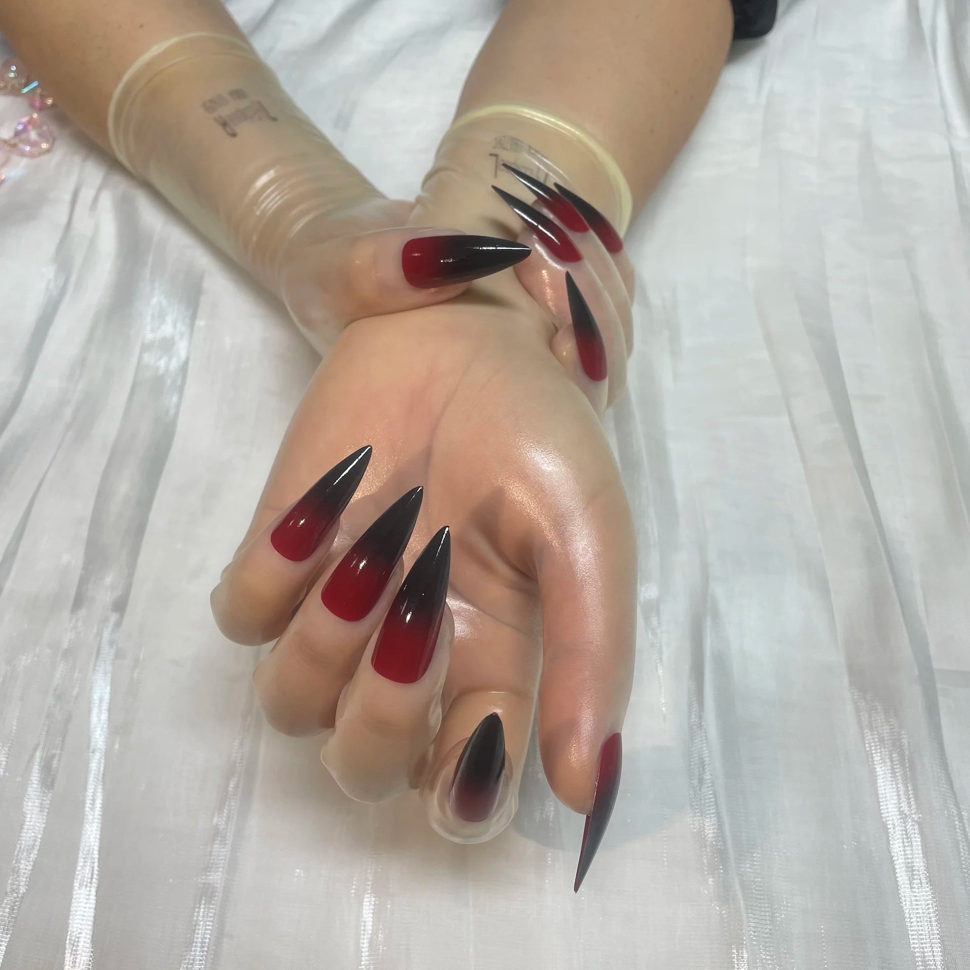 A pair of Malaysian latex material supper thin transparent shiny shiny male to female latex medium long gloves with nail service