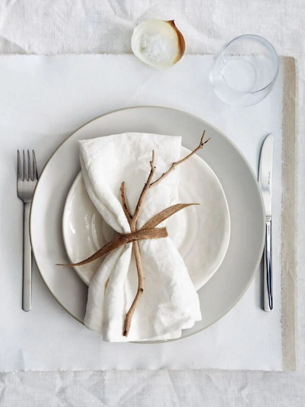 Set of 4 Cloth Napkins 100% Pure Linen 16x16Inch Hemmed Dinner Napkins Easy Care Machine Washable for Christmas Wedding Party
