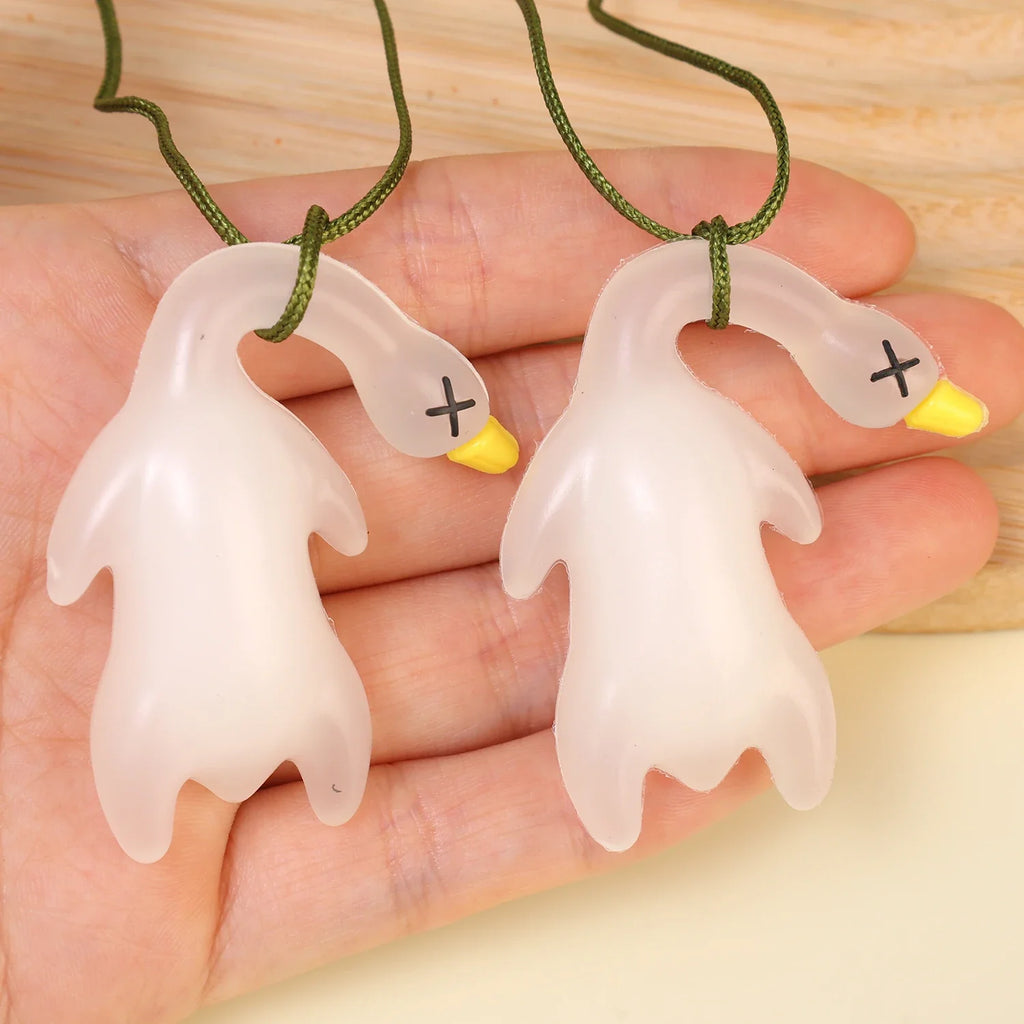 1/2pcs New Color Change Duck Keychain Fashion Funny Goose Pendants for Bag Car Keyrings Cute Cartoon UV Photochromic Key Chains