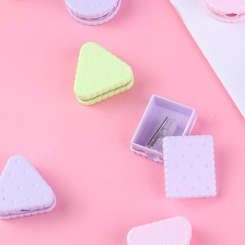 3pcs/lot Creative Fresh and Cute Biscuit Pencil Sharpener Children's Pencil Sharpener Stationery Random Colors