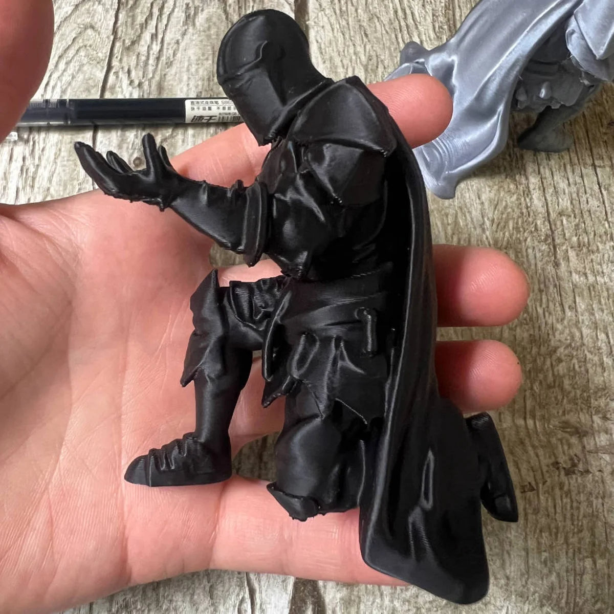(9*7.6cm) 3D Printed Medieval Knight Pen Holder Black Silver Warrior Statue Desk Organizer Creative Office Decor Stationery Gift