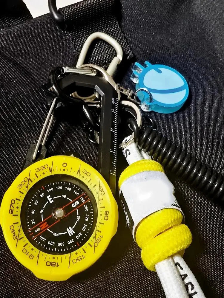 Portable Luminous Compass Carabiner Mini Survival Directional Tool for Outdoor Hiking Camping Mountaineering Survival Kids Gift