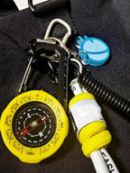 Portable Luminous Compass Carabiner Mini Survival Directional Tool for Outdoor Hiking Camping Mountaineering Survival Kids Gift