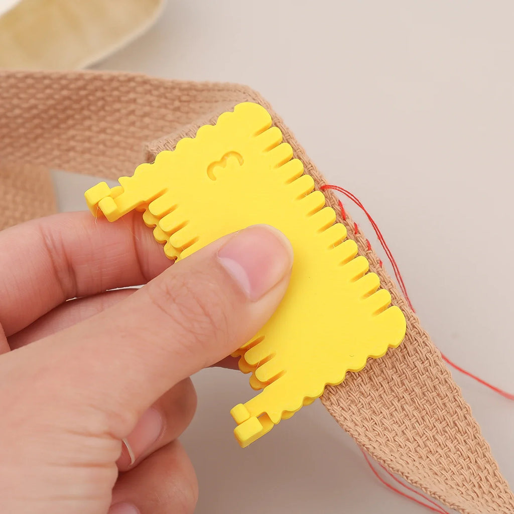 1/2 PCS Clip On Sewing Edge Guide, Easy Fabric Hemming Tool, Stitching Ruler for Beginner, Lightweight for Home Dressmaking