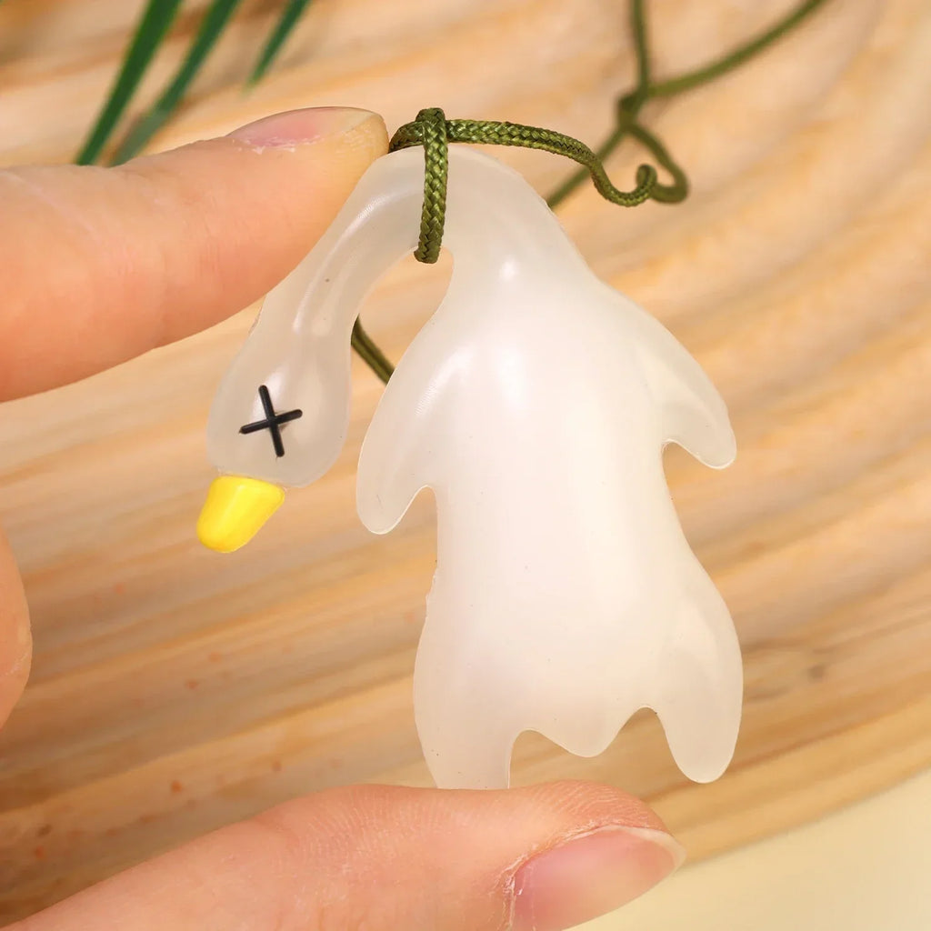 1/2pcs New Color Change Duck Keychain Fashion Funny Goose Pendants for Bag Car Keyrings Cute Cartoon UV Photochromic Key Chains