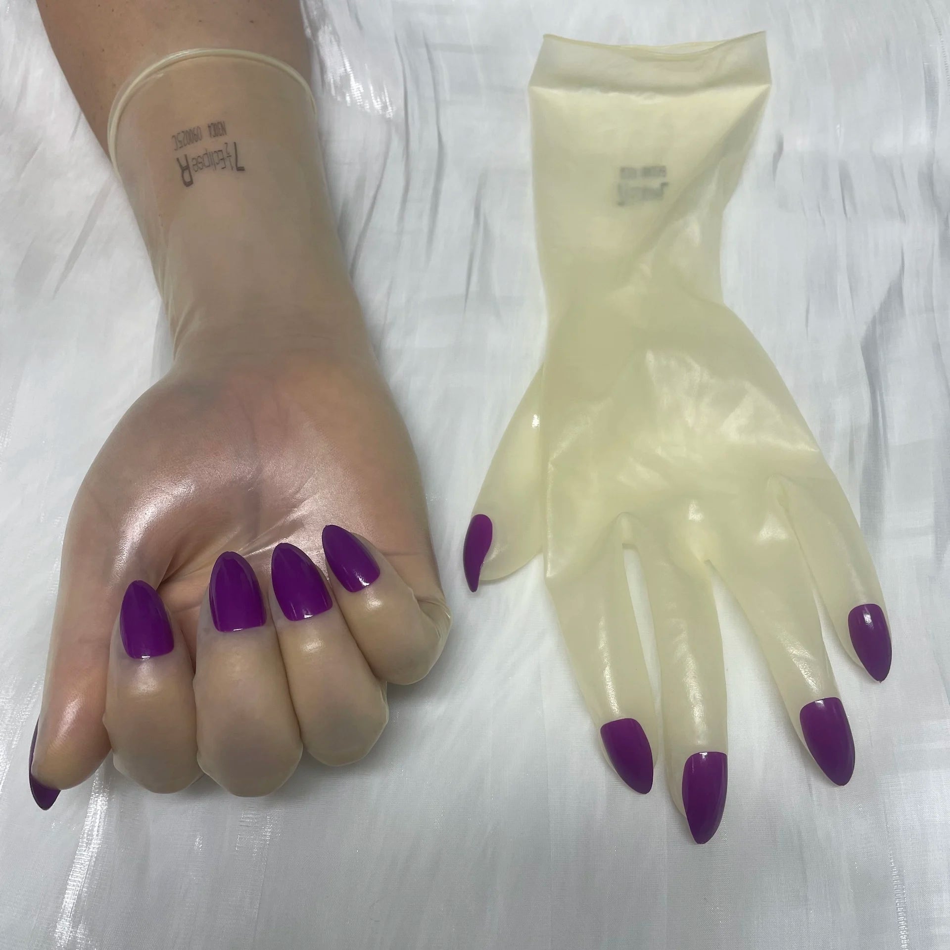 A pair of Malaysian latex material supper thin transparent shiny shiny male to female latex medium long gloves with nail service