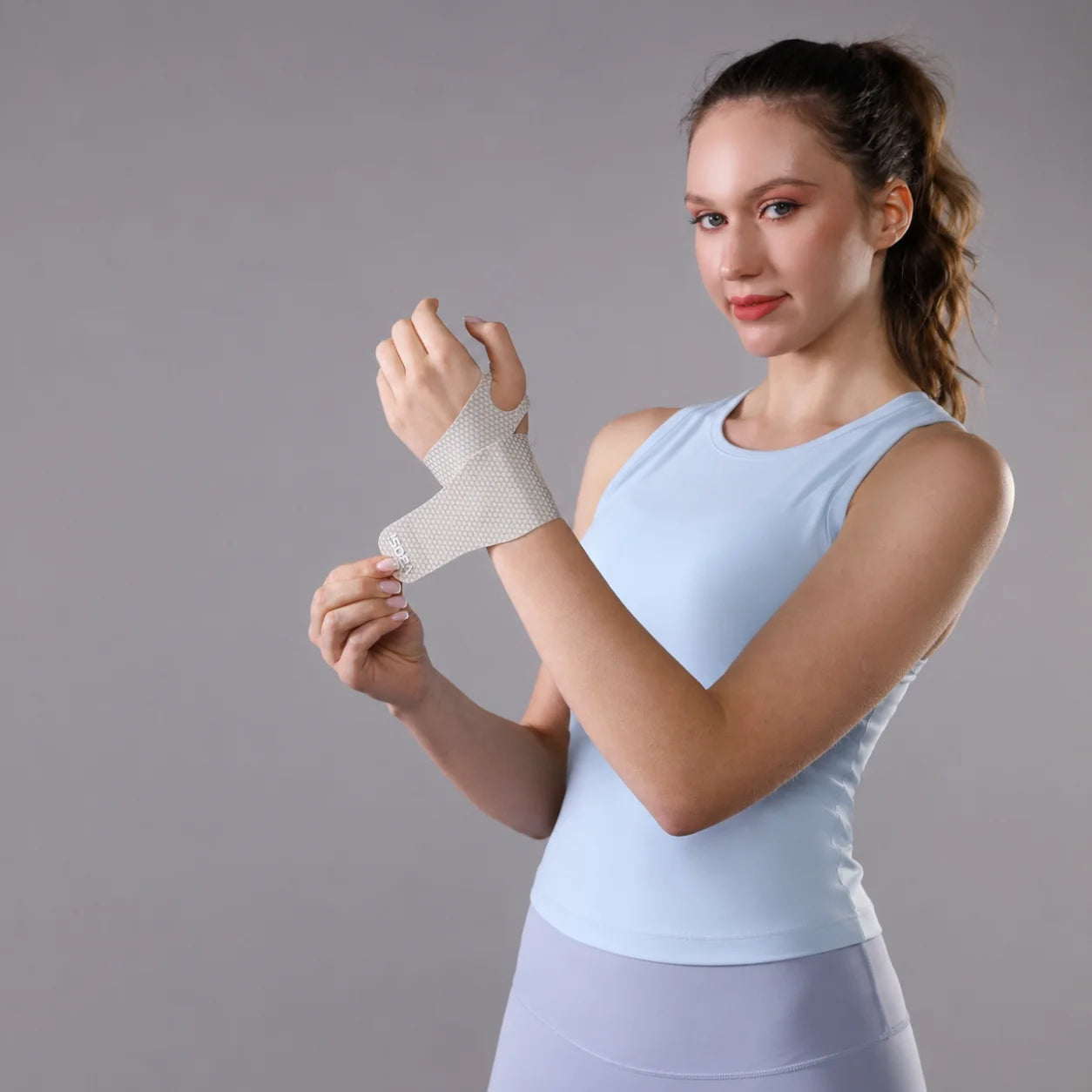 1 Piece Lightweight Laminated Adjustable Wrist Wrap – Unisex Support for Work, Badminton & Gym Training for Women Men