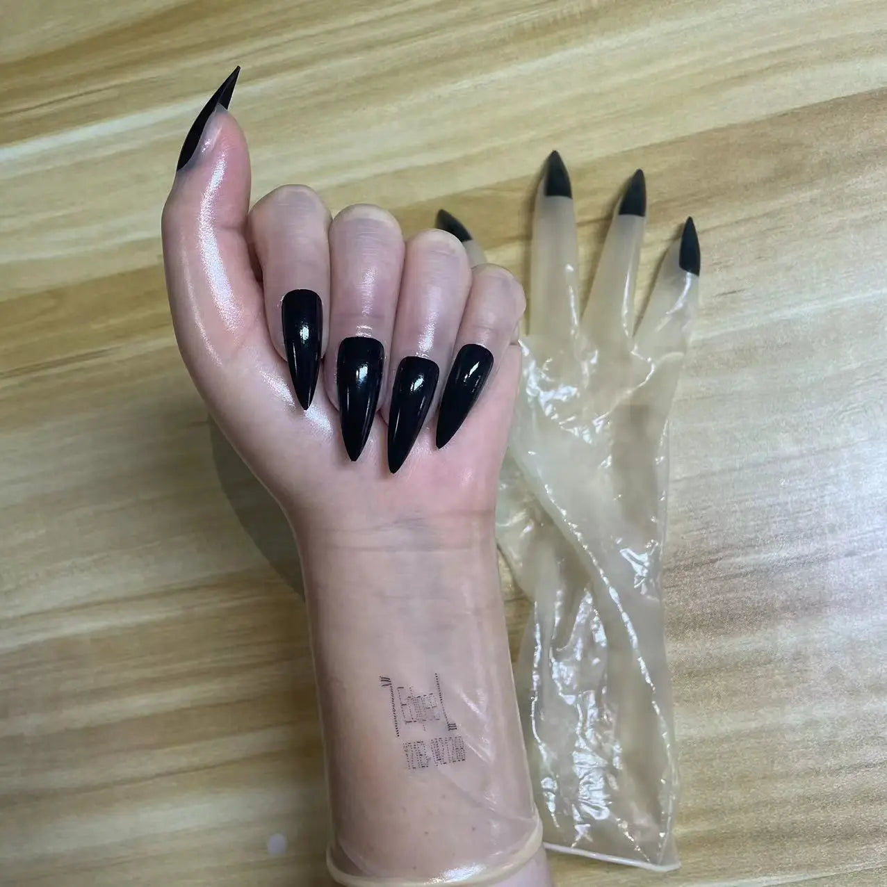 A pair of Malaysian latex material supper thin transparent shiny shiny male to female latex medium long gloves with nail service