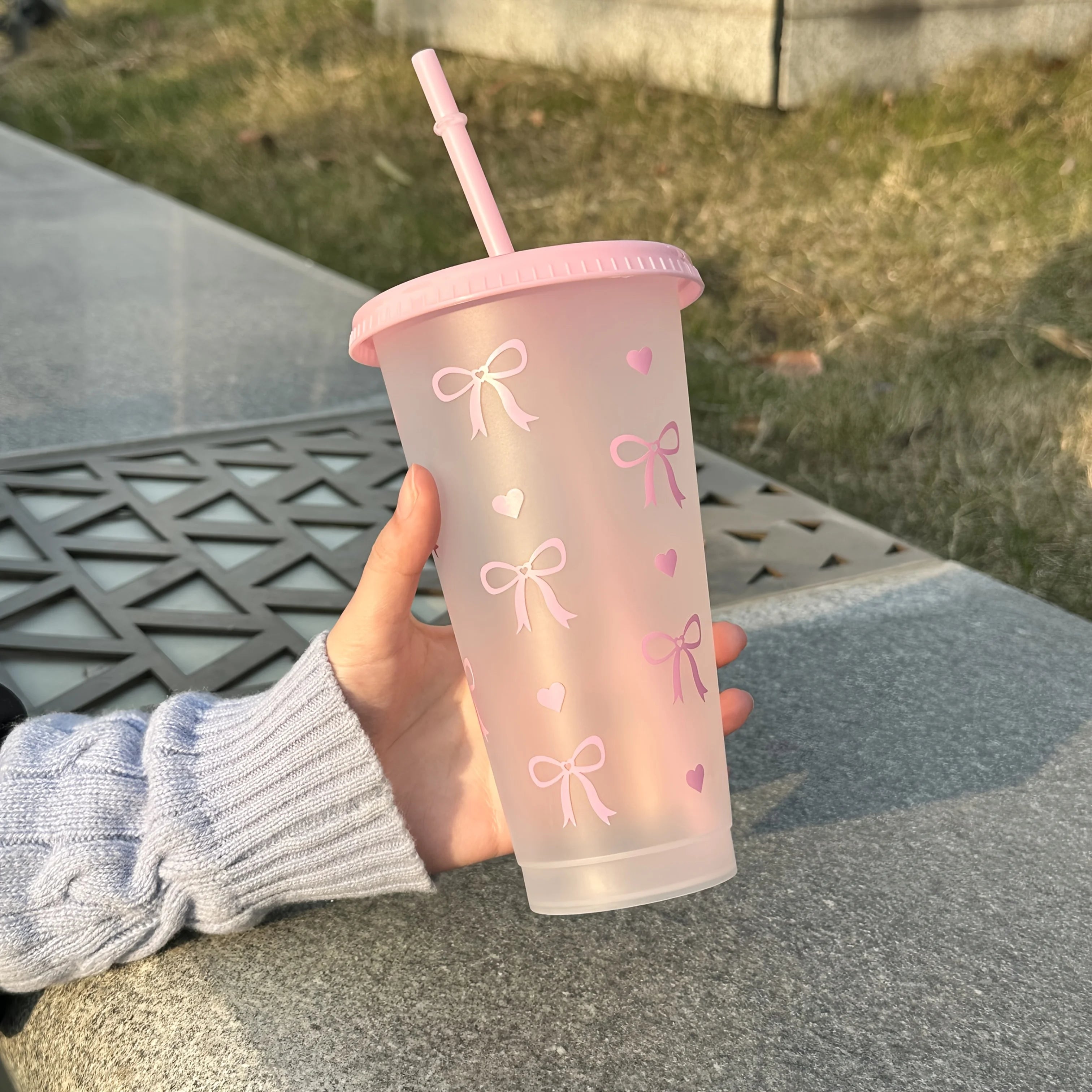2/20pcs 24oz Reusable Party Cups with Straw & Lid Cute Bow Plastic Tumblers for Cold Drinks Home Office Outdoor Use Summer Gift