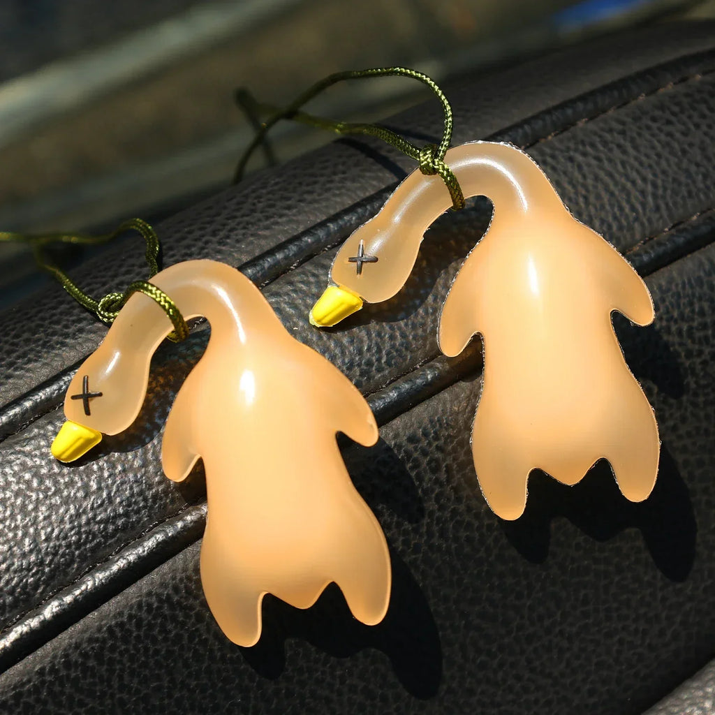 1/2pcs New Color Change Duck Keychain Fashion Funny Goose Pendants for Bag Car Keyrings Cute Cartoon UV Photochromic Key Chains