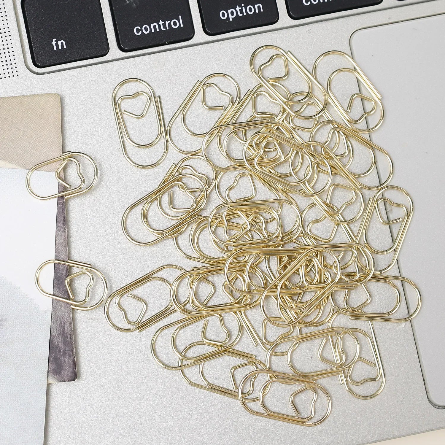 50/100Pcs 20mm Mini Metal Paper Clip Gold Heart Shape Clip Bookmark Binder Invoice PaperClips Office Supplies Student stationery