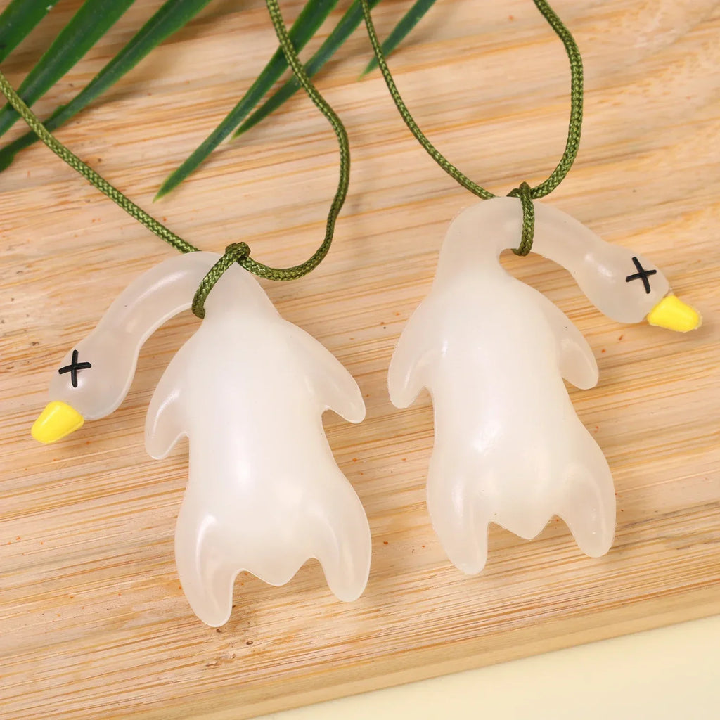 1/2pcs New Color Change Duck Keychain Fashion Funny Goose Pendants for Bag Car Keyrings Cute Cartoon UV Photochromic Key Chains