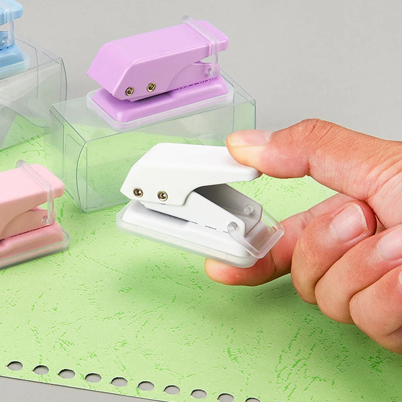 。Kawaii Office School Supplies Stationery Items Mini Hole Punch 1 Hole Cute Paper Punch Portable Round Hole Puncher Paper Cutter