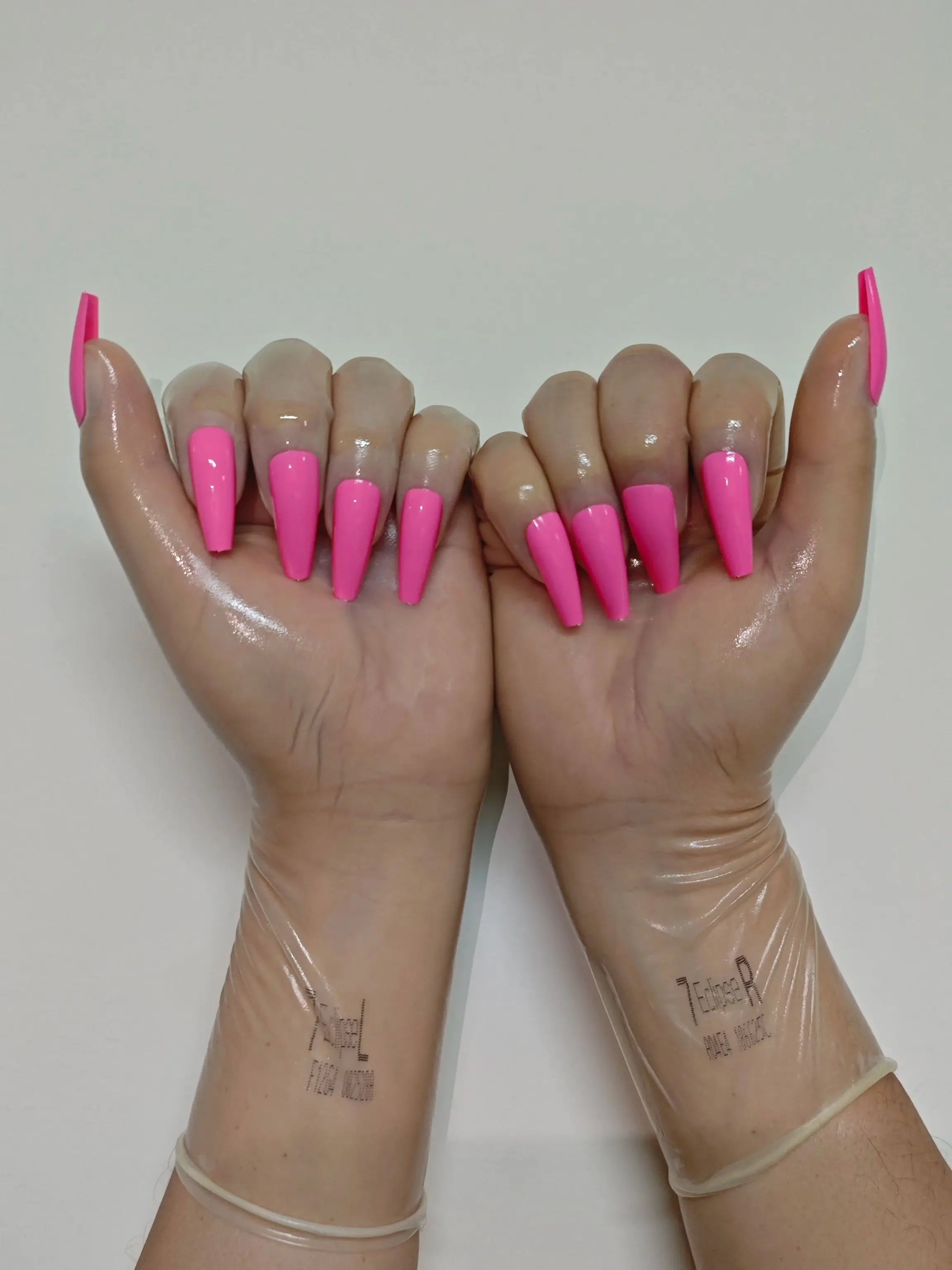 A pair of Malaysian latex material supper thin transparent shiny shiny male to female latex medium long gloves with nail service