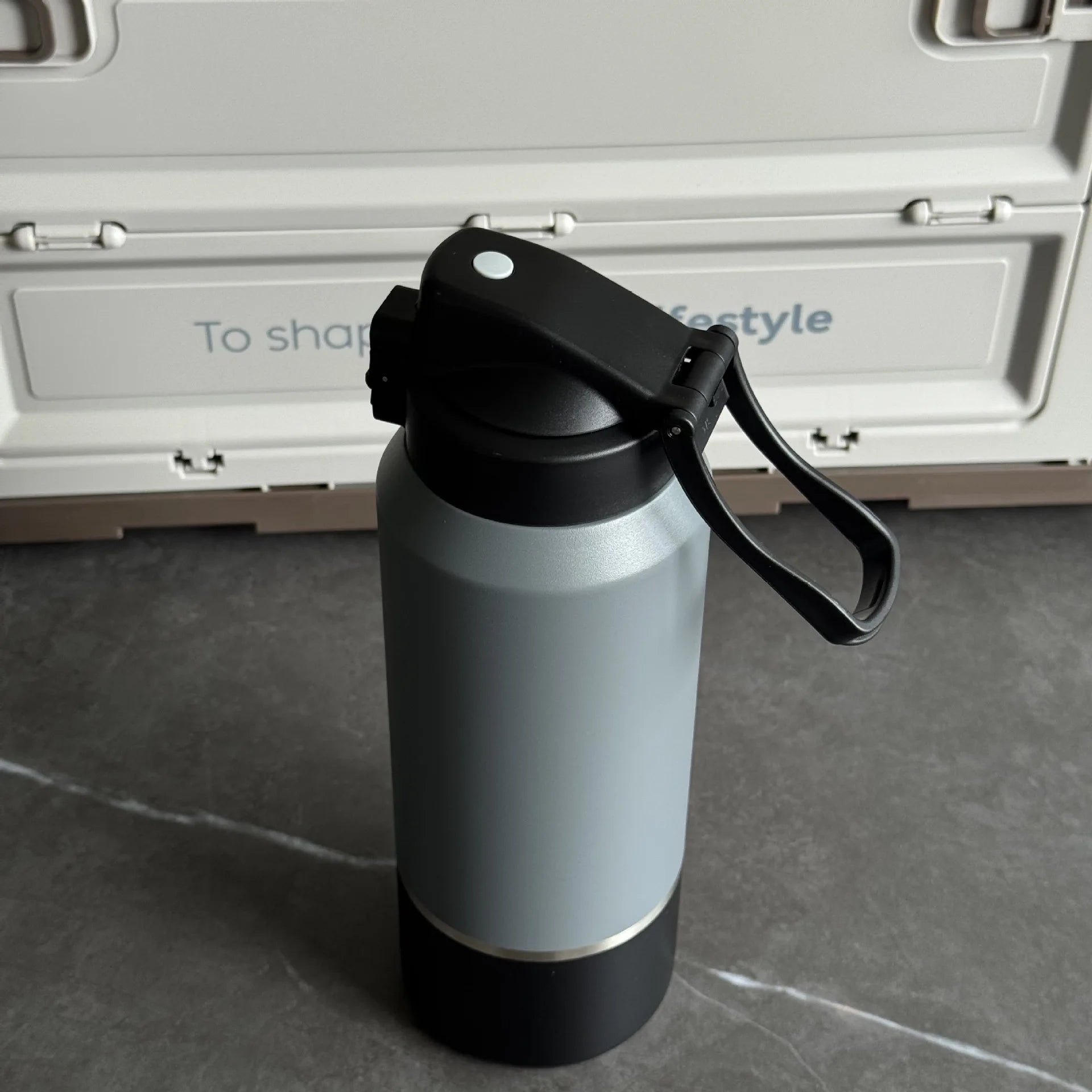 TYESO stainless steel portable sports kettle 2000ml large capacity insulated cup Outdoor portable direct drinking cup