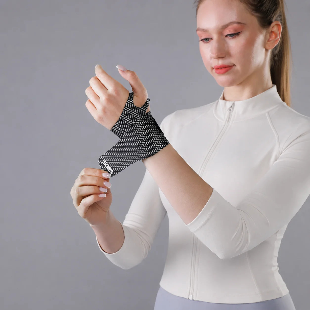 1 Piece Lightweight Laminated Adjustable Wrist Wrap – Unisex Support for Work, Badminton & Gym Training for Women Men
