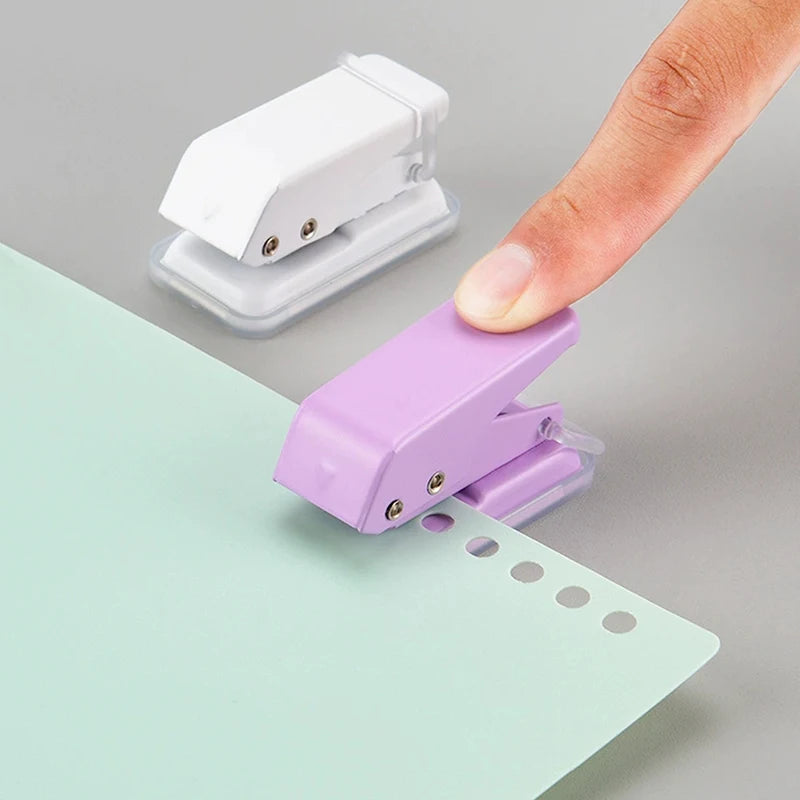 。Kawaii Office School Supplies Stationery Items Mini Hole Punch 1 Hole Cute Paper Punch Portable Round Hole Puncher Paper Cutter